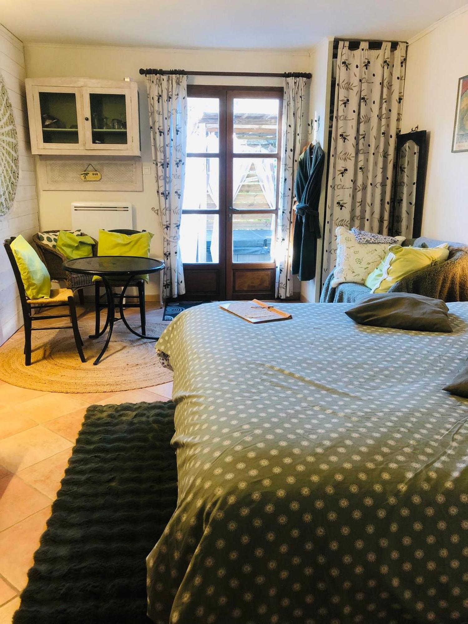 L'Oustaou B&B Piscine & Spa 伊索勒河畔贝斯 外观 照片